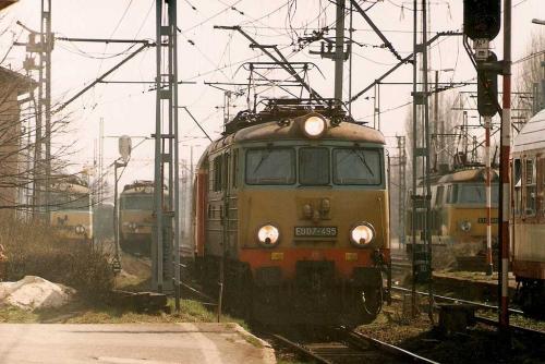 31.03.99 EU07 495 w tle od lewej 209,143 i byk956