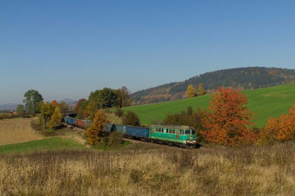 ST43-256 w jesiennej scenerii