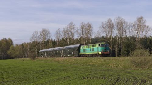 Imprezowy fiat przed Gnieznem