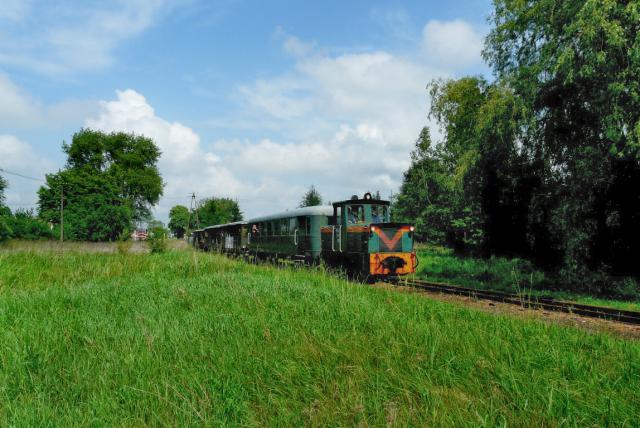 Jedzie pociąg z daleka