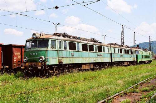 ET41 w oczekiwaniu na kolejną służbę. Wałbrzych 